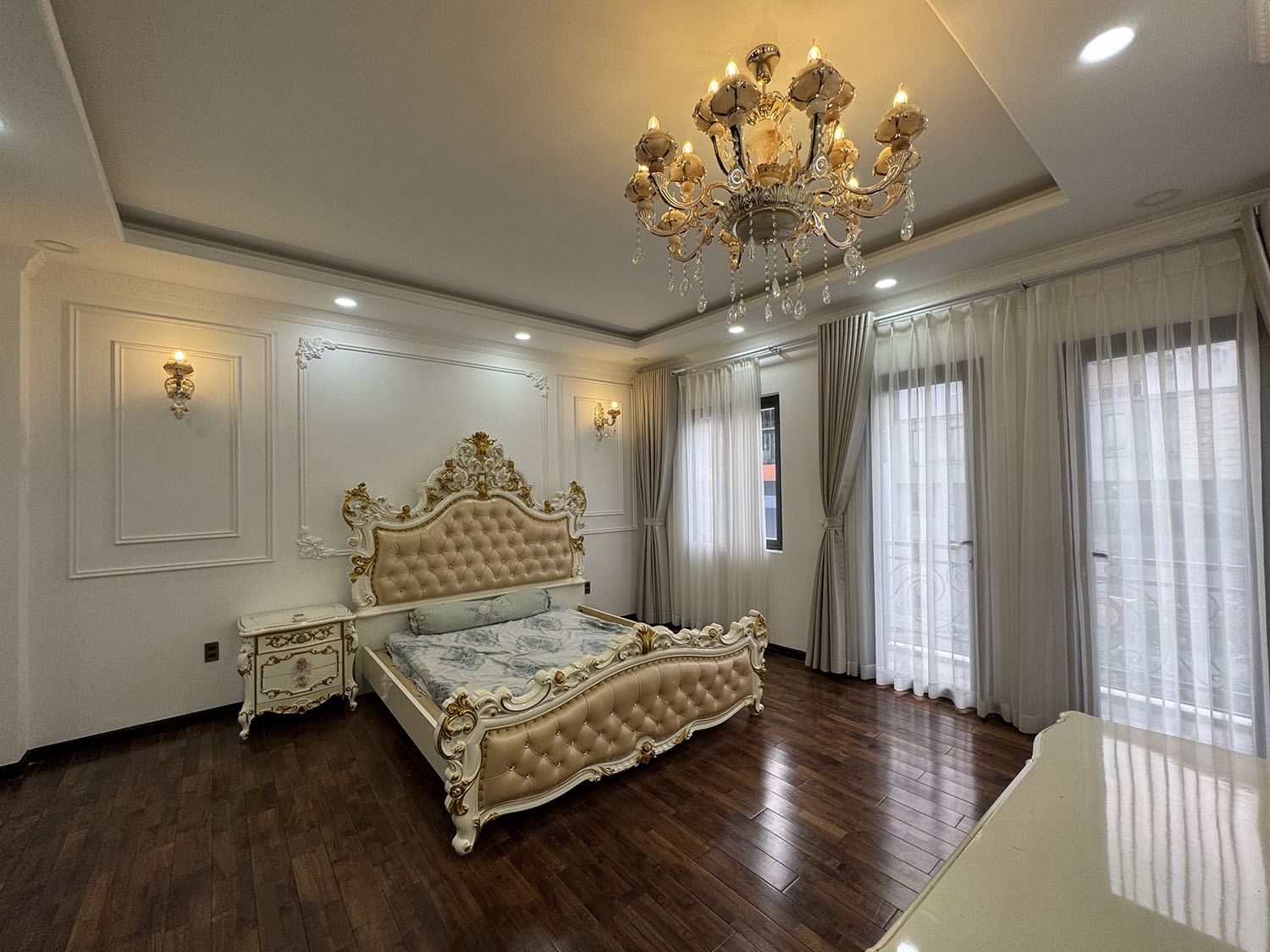 Biệt thự thiết kế tân cổ điển, full nội thất cao cấp xe hơi đổ trong nhà khu VIP Phạm Văn Hai